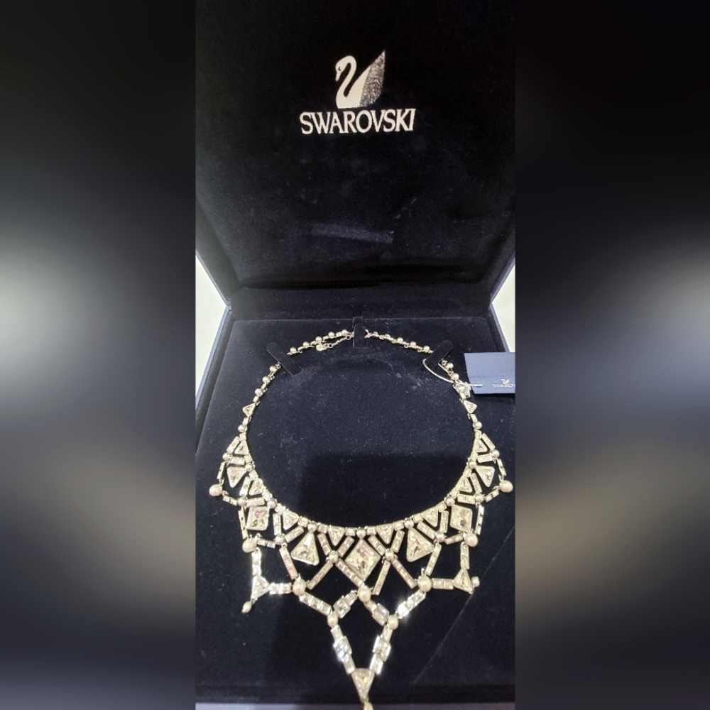 Dwarovski Relate Crystal Pearl Neclace 1125948